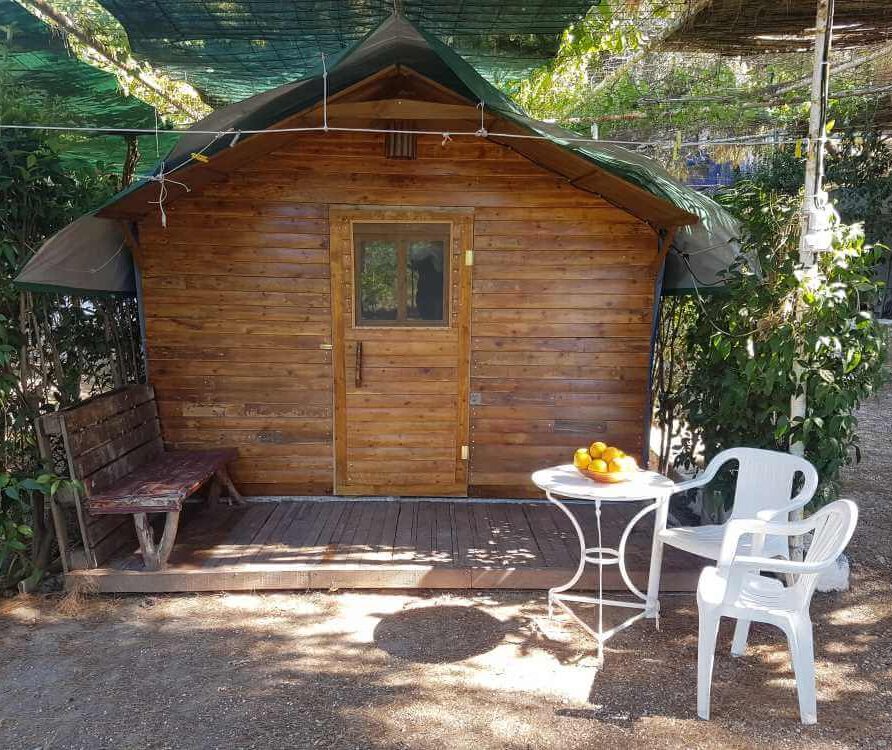 Campsite rooms to let. Peloponnese best accommodations. Vacation to Nafplio