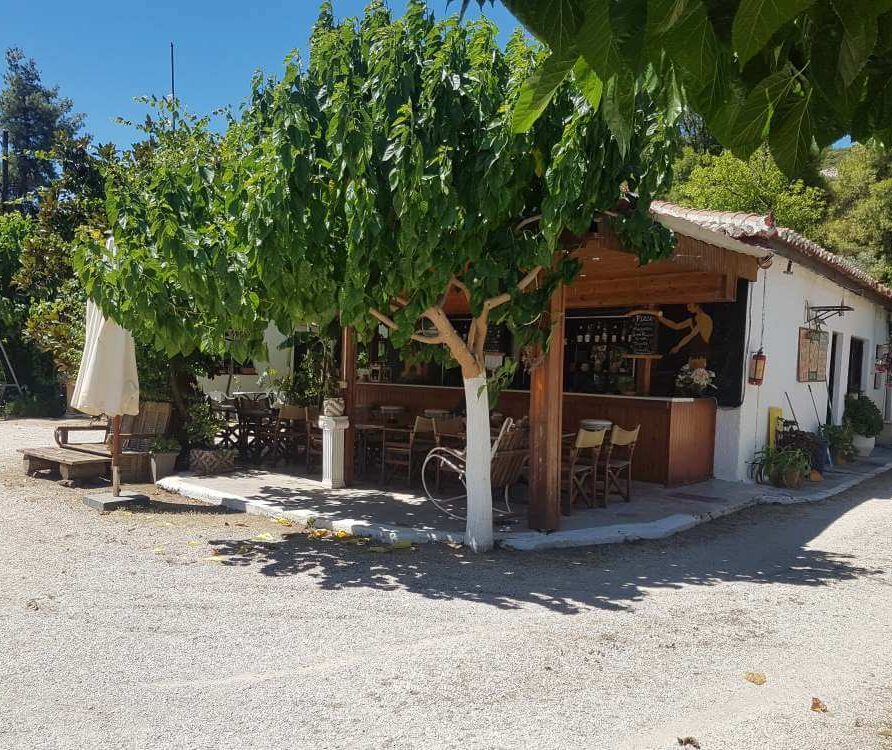 Campsite rooms to let. Peloponnese best accommodations. Vacation to Nafplio